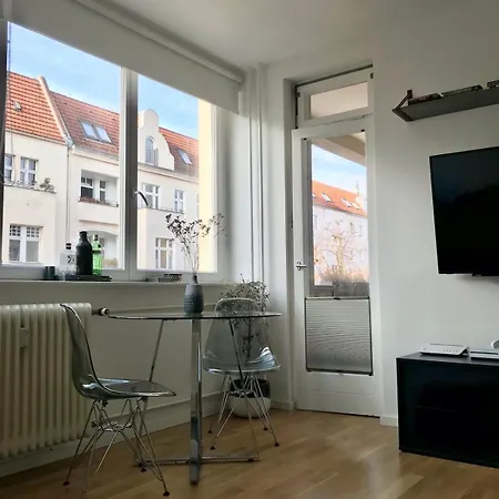 Modern In Location Apartment Berlin